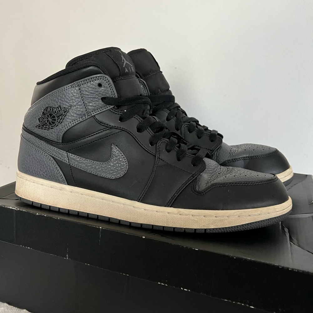 Jordan 1 mid black dark grey